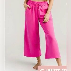 ZYIA hot pink wide leg cropped hot pink relaxation sweats size medium